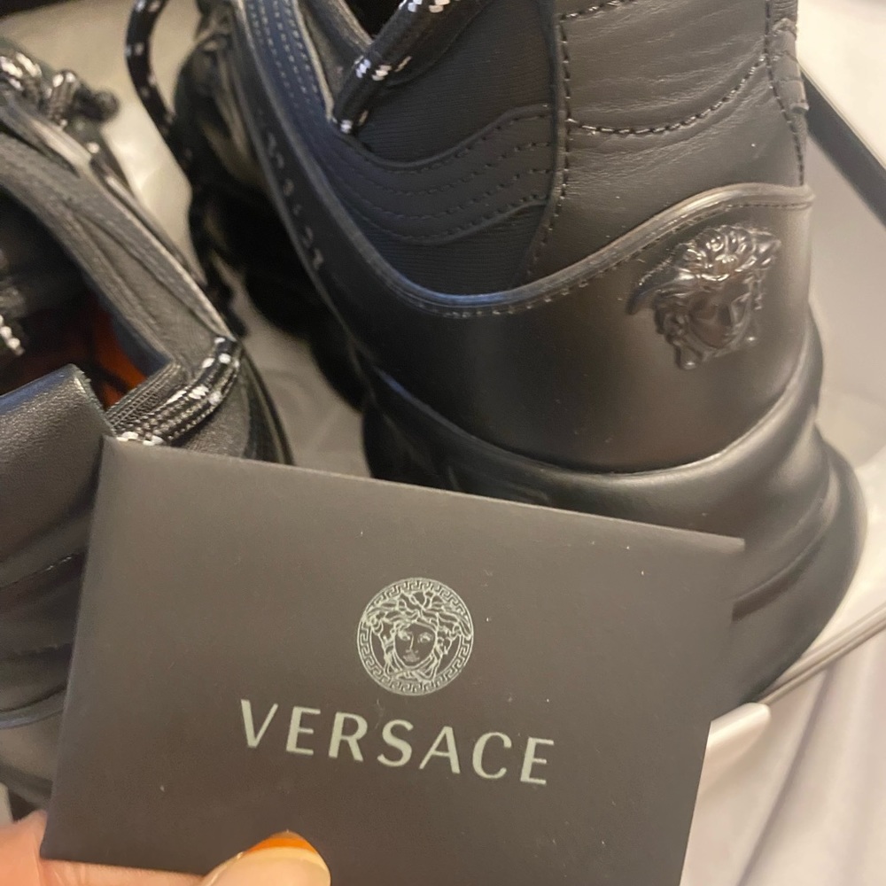 VERSACE CHAIN SNEAKER-BLACK-AUTHENTIC worn 2X like-new a great buy!!!